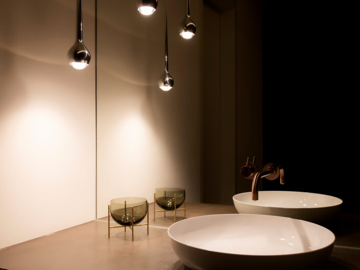 Badezimmer mit Tropfenlampen, für POPO Möbel, Architekturphotographie, Thilo Müller Photodesign, Architekturfotografie